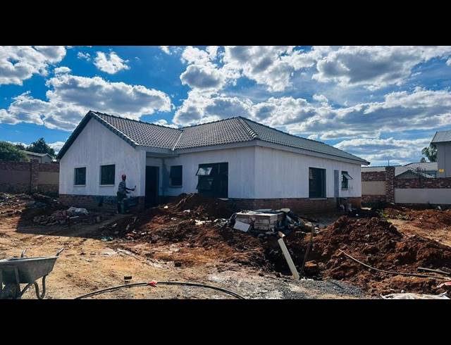3 BEDROOM TOWNHOUSE FOR SALE IN WATERVAL EAST